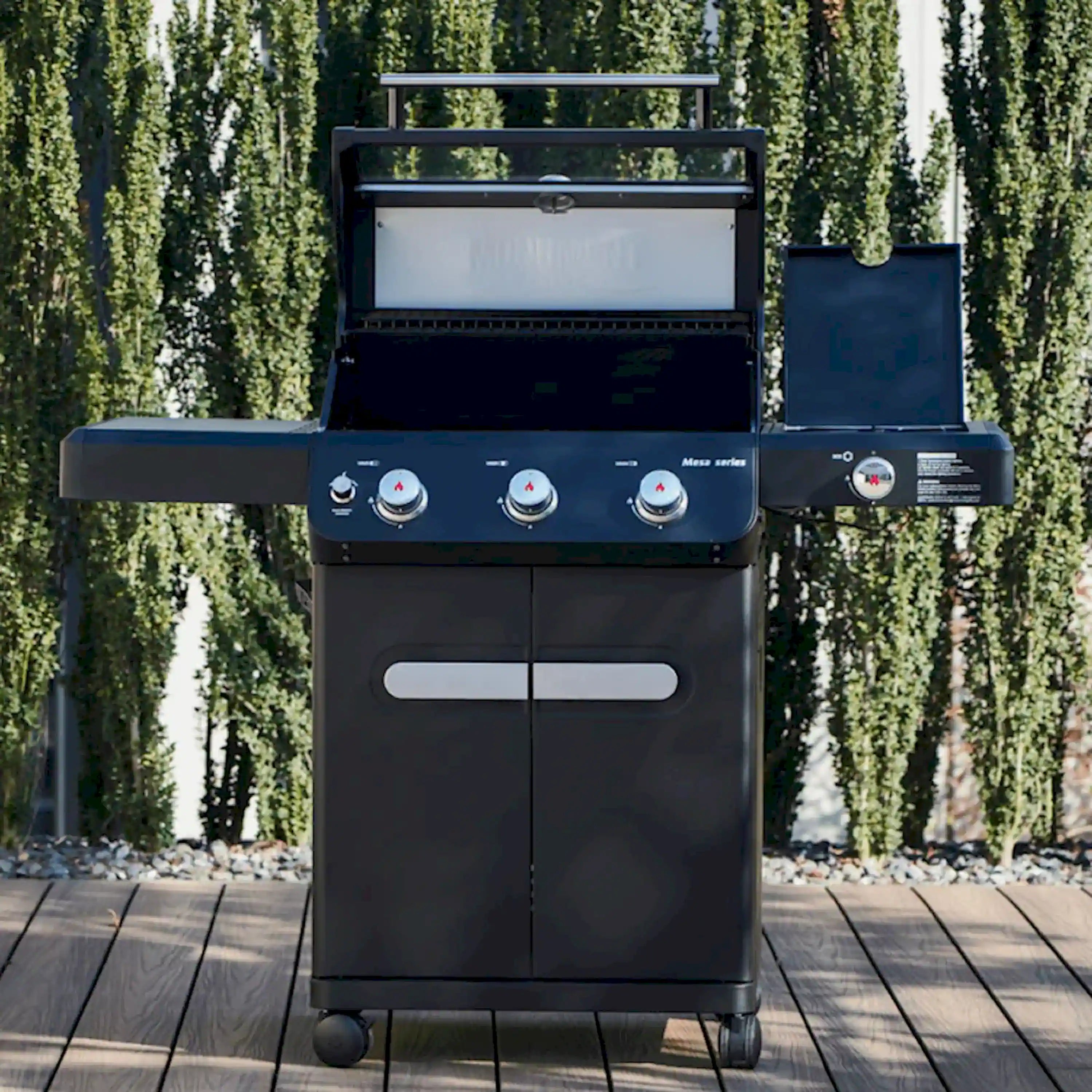 Monument Mesa Propane Gas Grill in Black with 3 Burners (M325)