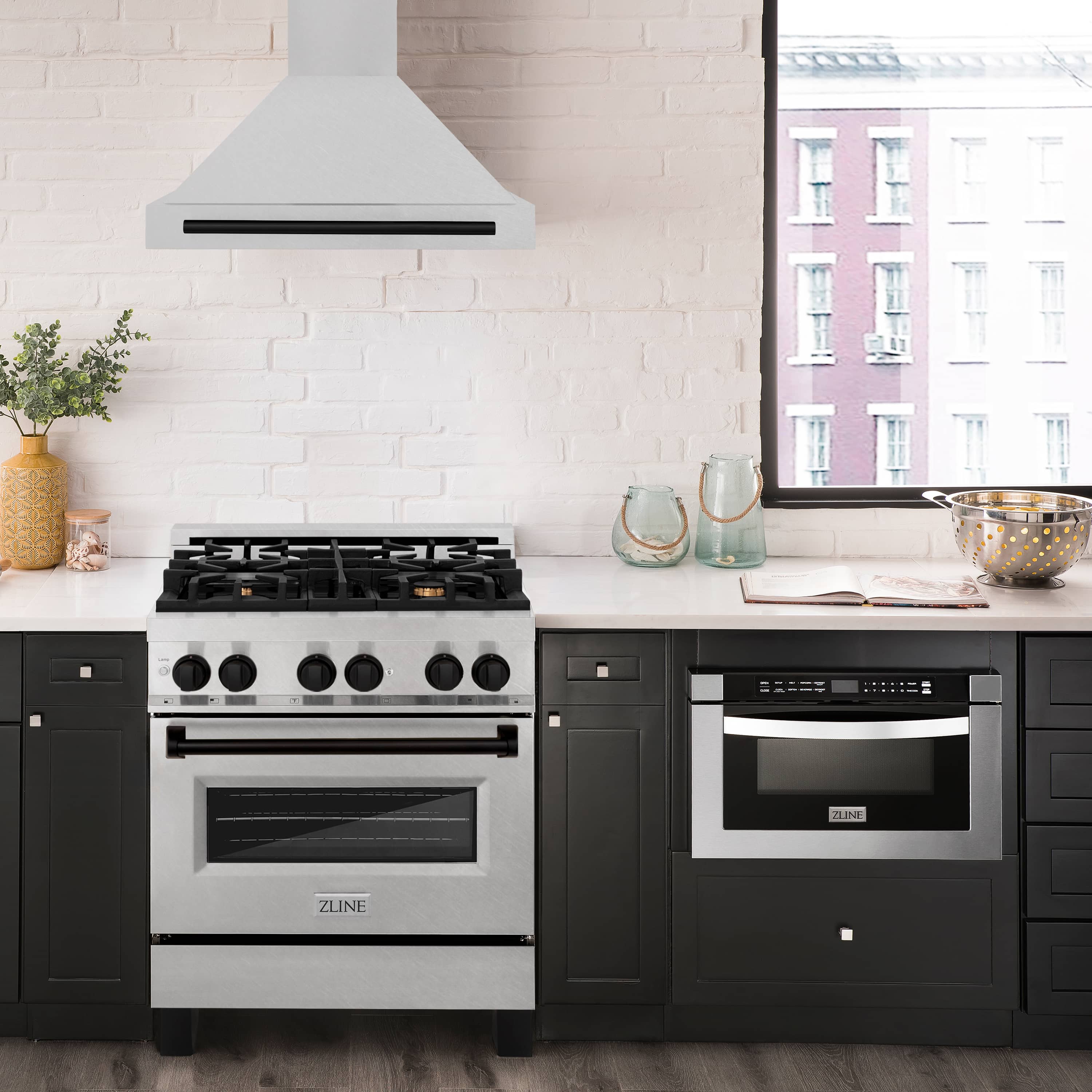 ZLINE 30-Inch Autograph Edition Wall Mounted Range Hood in Satin Stainless Steel with Matte Black Handle (KB4SNZ-30-MB)