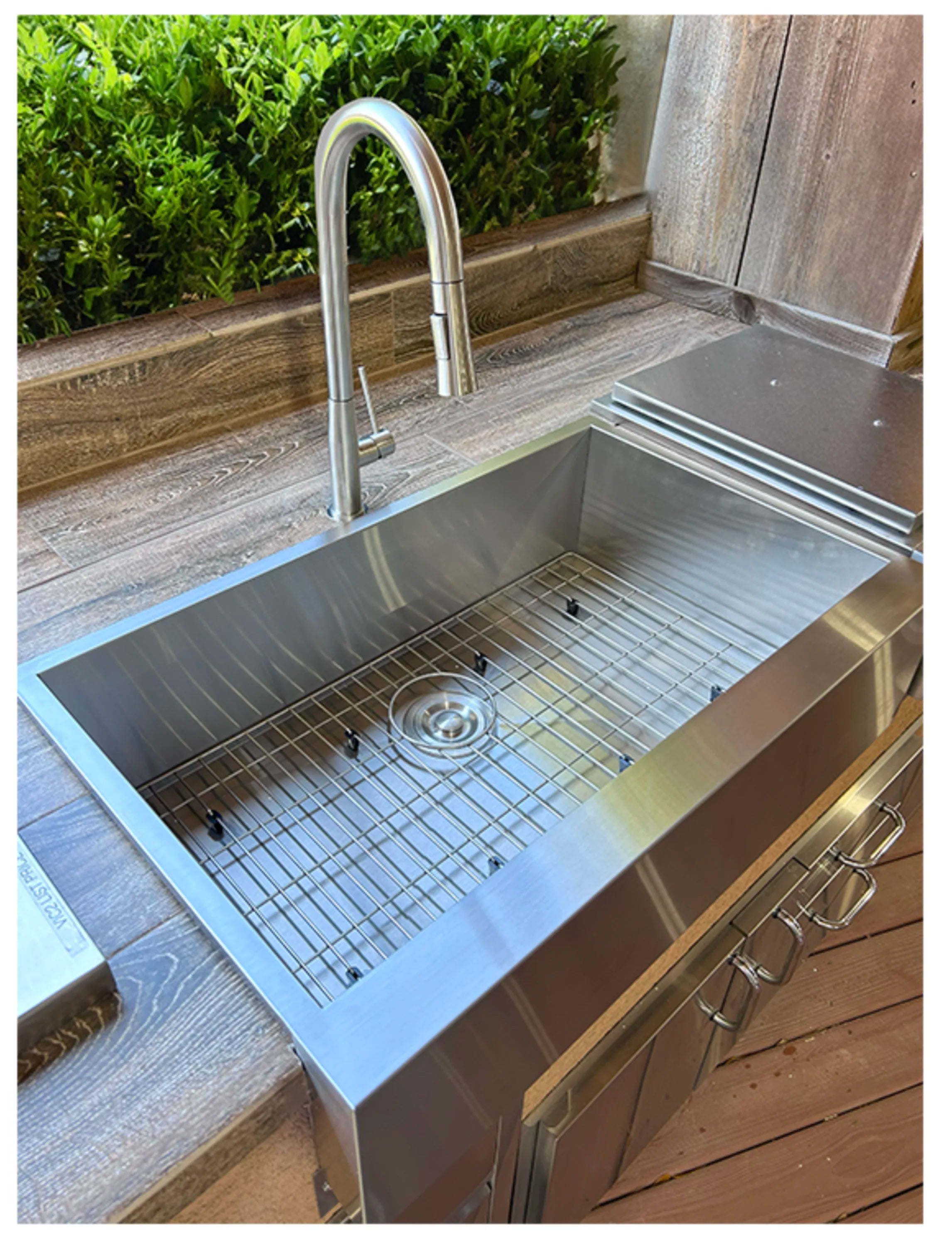 Renaissance Farm House Outdoor Sink in Stainless Steel w/ Wire Grate (RSNK3A)